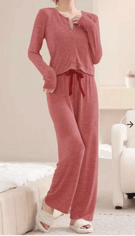 ふんわり柔らかな素材で作られた3点セットの レディース ルームウェア