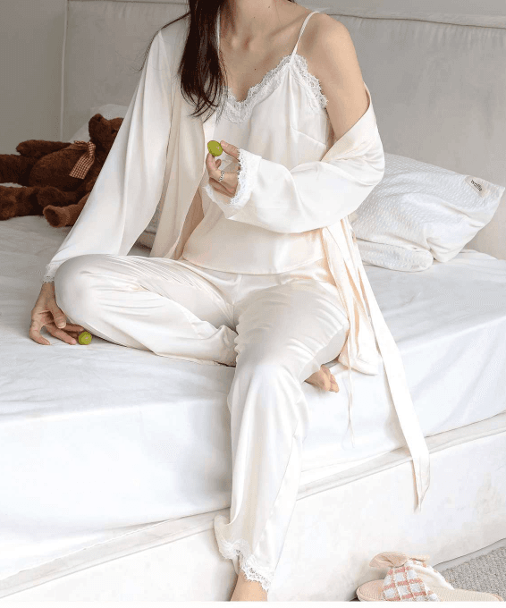 優雅な寛ぎ（くつろぎ）のシルキーローブセット レディース ルームウェア