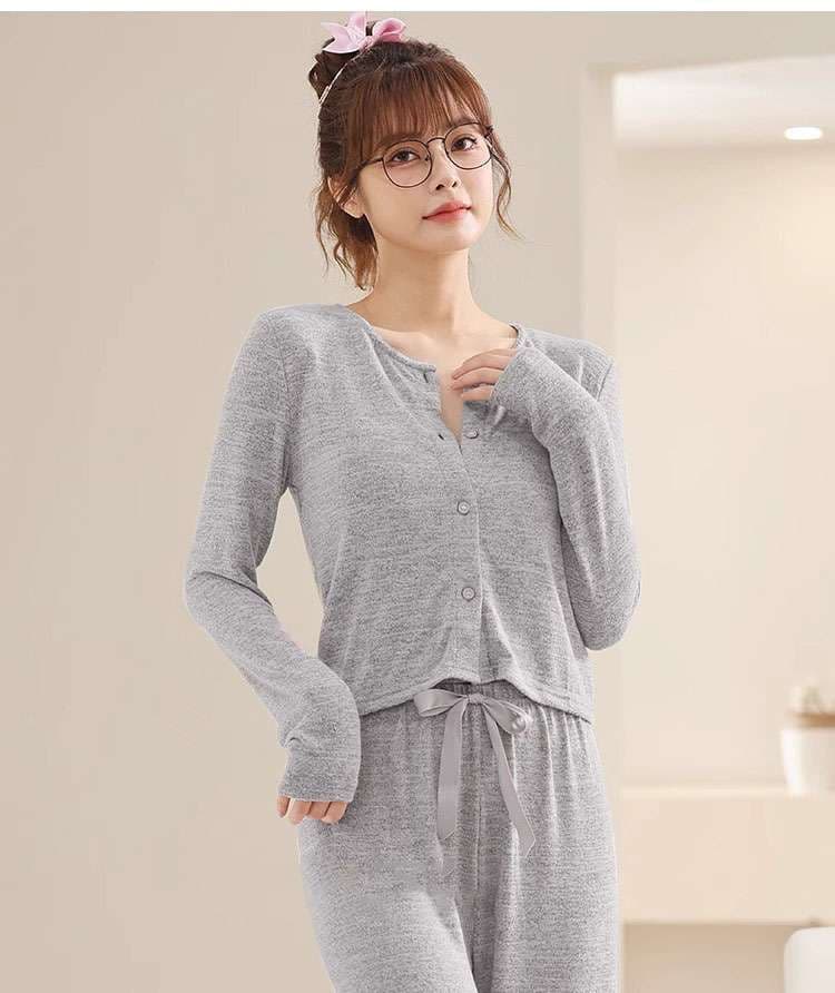 ふんわり柔らかな素材で作られた3点セットの レディース ルームウェア