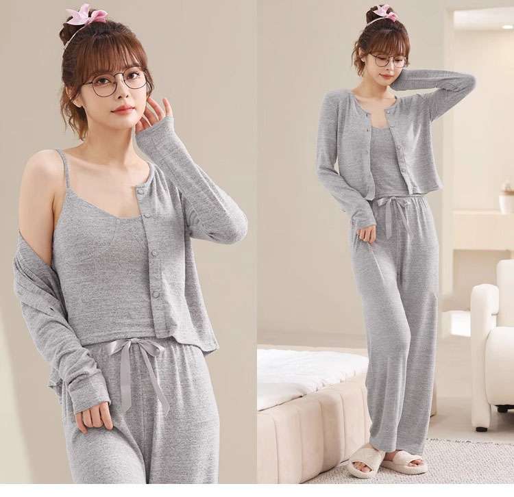 ふんわり柔らかな素材で作られた3点セットの レディース ルームウェア