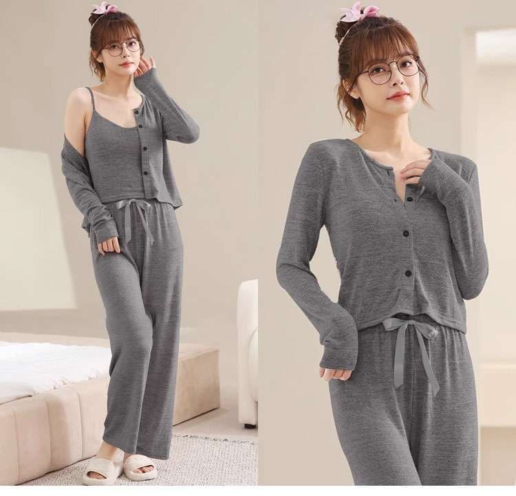 ふんわり柔らかな素材で作られた3点セットの レディース ルームウェア